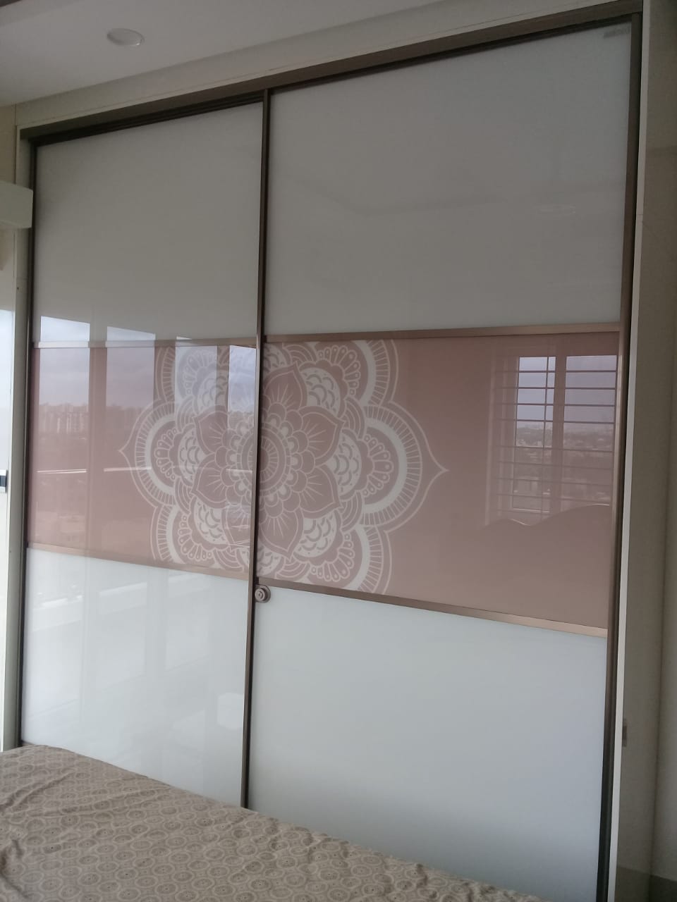 top-lacquer-glass-wardrobes-designs-dealers-manufacturers-in-noida-greater-noida-india